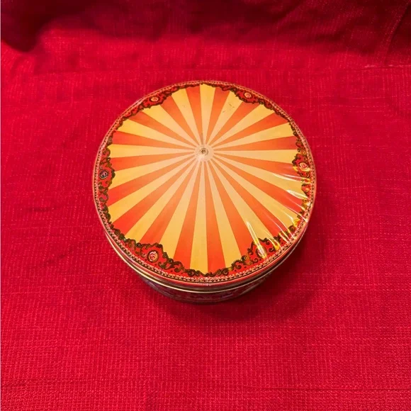 Vintage Carousel Tin with Red and Gold Accents - Picture 6 of 12